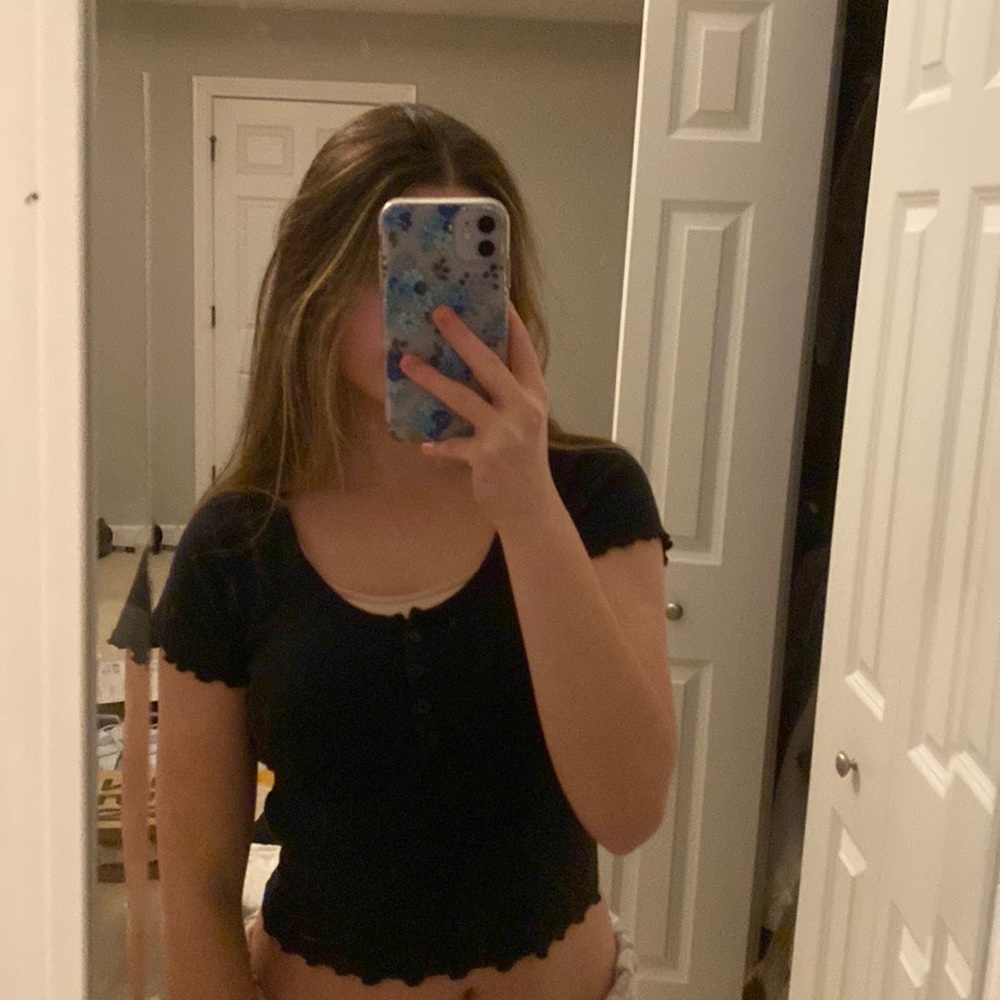 hollister baby tee